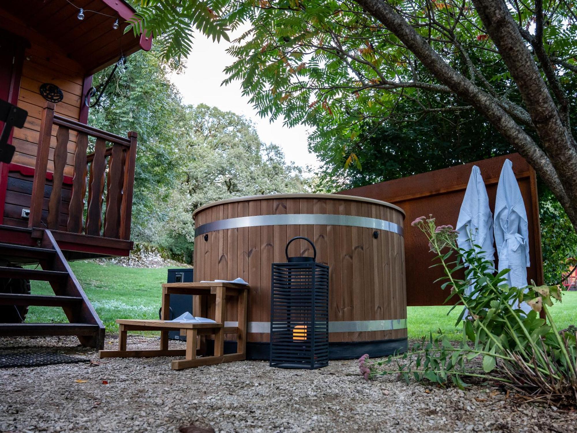 Le Roulottes Du Petit Gouffre De Padirac Avec Spa Exterior foto